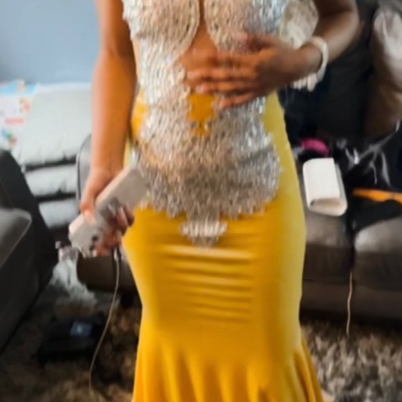 I’m selling a prom dress I wore for 1 day and got fitted as well (XS) - Picture 2 of 2